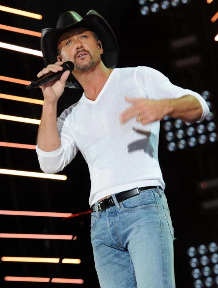 Tim McGraw Singing On Stage Tim McGraw Singing On Stage