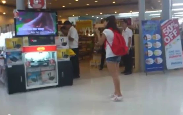 RAndom Girl on YouTube 'Random Girl' sings karaoke at the mall