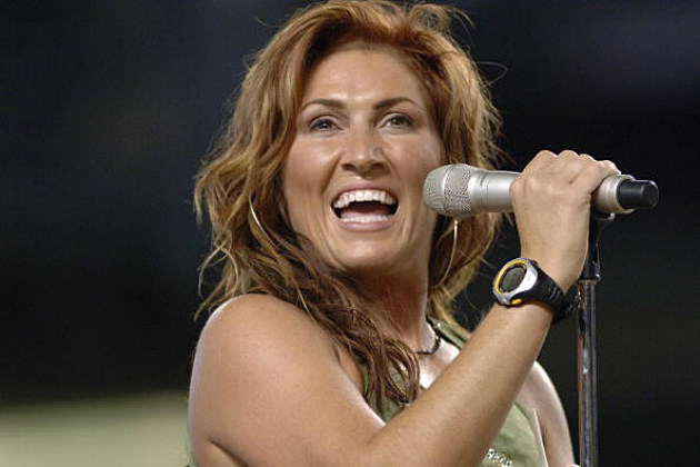 Jo Dee Messina performs Jo Dee Messina performs