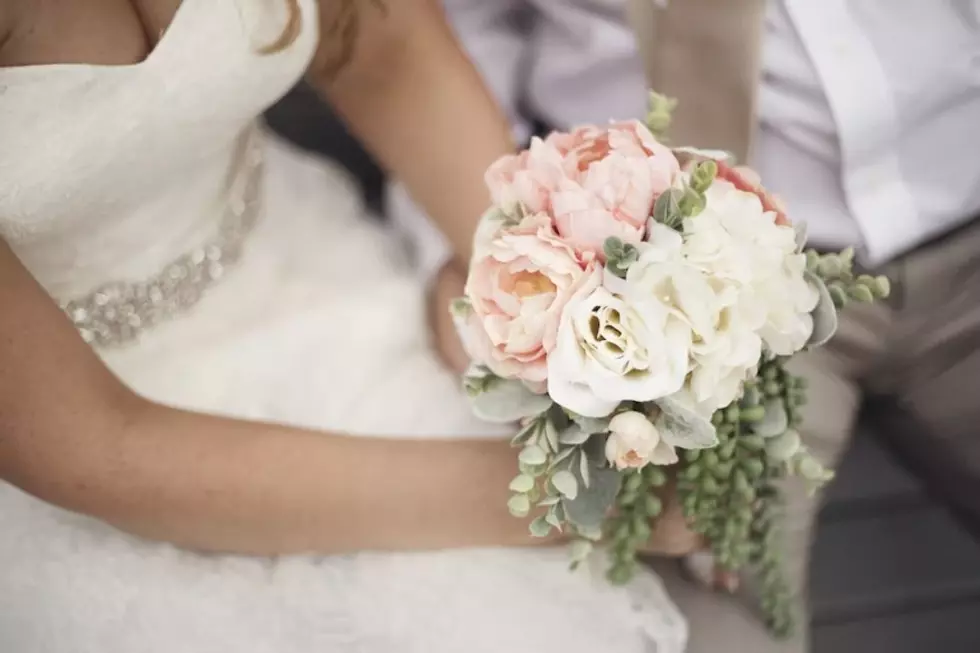 Uninvited Sister Shows Up to Brother’s Wedding in Sparkly White Gown: ‘So Much Drama’ (PHOTO)
